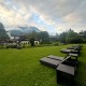 Liegen auf einer Wiese vor dem Alpenhof Grainau